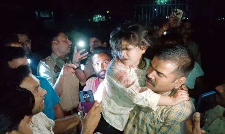 8 year old girl fell from the emergency window of a moving train, GRP rescued her