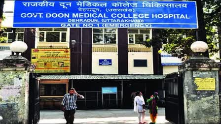 Doon Medical College Hospital became an arena, two parties who came for medical examination clashed with each other