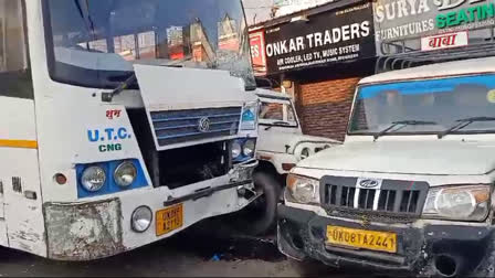 Major road accident in Rishikesh, three Max vehicles collided