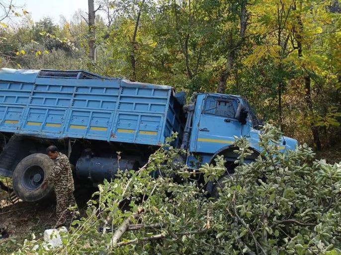 CRPF vehicle skidded off the road, 15 jawans injured, admitted to hospital