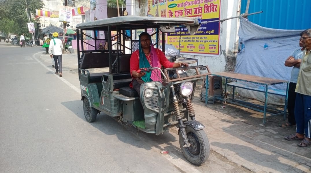 This woman of Uttarakhand has become an example of women empowerment, she raises her children by driving an e-rickshaw, know more about her