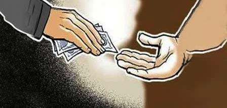 Vigilance team arrested Patwari while taking bribe