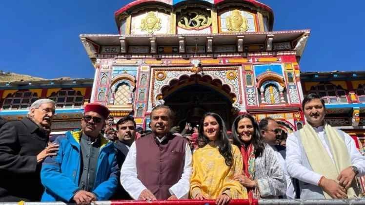 The country's famous industrialist Mukesh Ambani visited Kedarnath and Badrinath Dham and donated so many crores