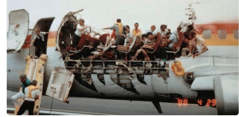 The roof of the plane flew off at a height of 24000 feet, panic spread among the people, then everyone's life was saved due to the wisdom of the pilot