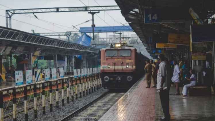 Police checked the trolley bag of a 20-year-old girl in a train going from Varanasi to Chhapra, she was shocked as soon as she opened it, chaos ensued