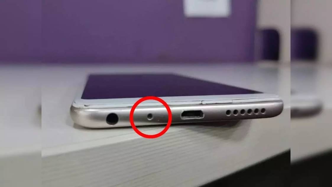 Do you know why there is this small hole in the phone, you will also be surprised to know