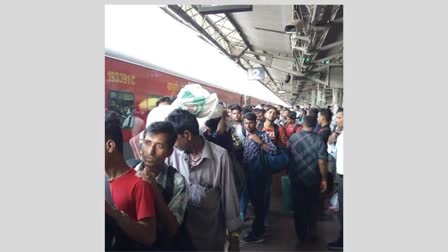 Stampede at Bandra railway station, nine people injured, two in critical condition