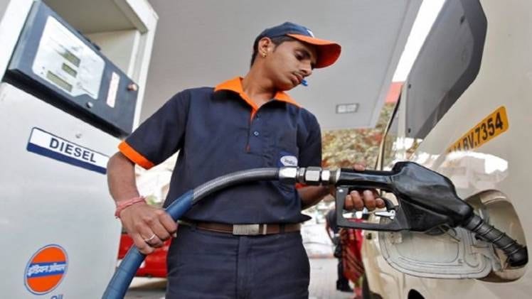 Petrol and diesel prices reduced in these states including UP and Uttarakhand, know the new price of oil