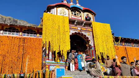 Diwali will be celebrated on this day in Badrinath Dham, the temple is decorated with 8 quintals of flowers