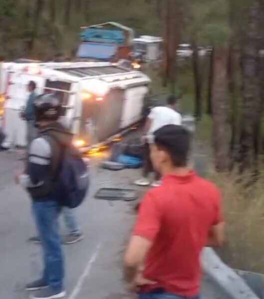 tempo-traveler-accident-near-chitai-kalidhar