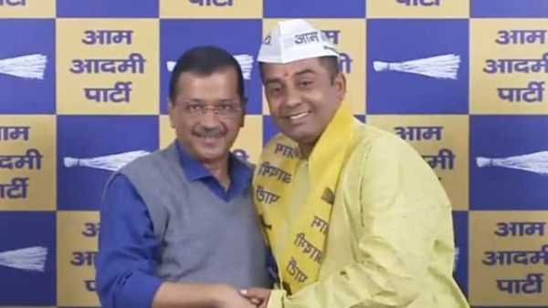 Earthquake in Delhi politics! Veteran BJP leader Anil Jha now with AAP