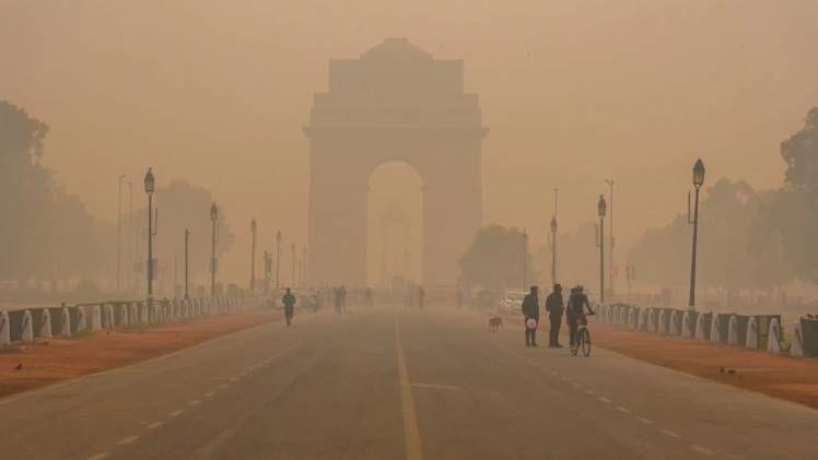 Delhi's air became more poisonous, AQI broke all records on Diwali night