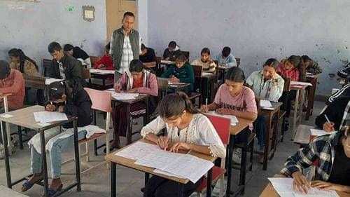 Scholarship examination was held in four areas of Garhwal and six areas of Kumaon in Uttarakhand, enthusiasm was seen among the students