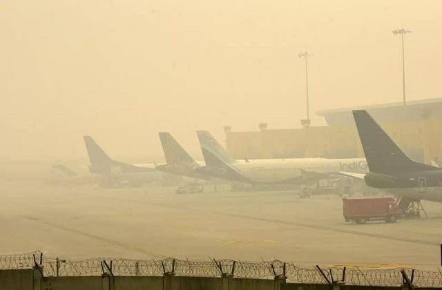 Delhi is covered in fog, flights are affected due to haze, complaints of delay of more than 300 flights received