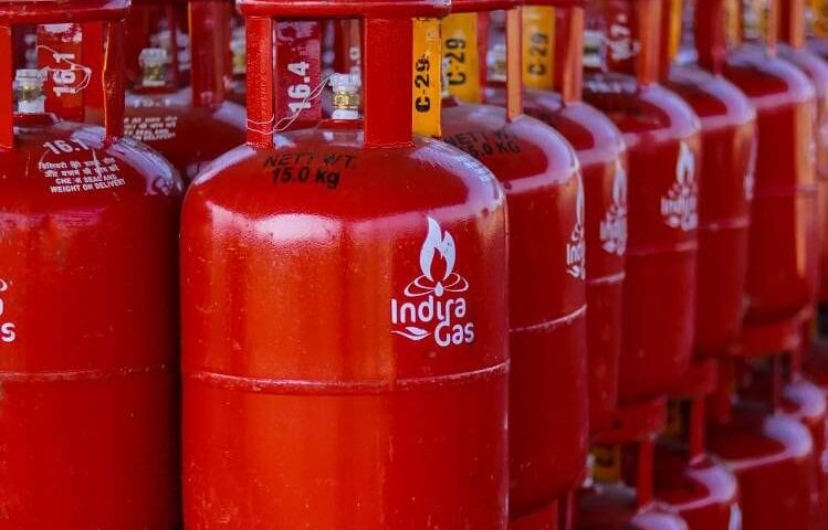 Gas cylinder became cheaper by Rs 400, common people will get relief