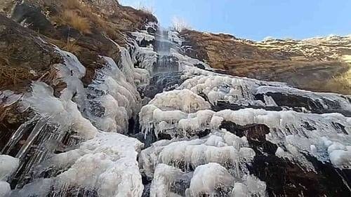 Extreme cold in Badrinath, temperature dropped below zero, Indradhara froze, temperature in Kedarnath also reached 5 degrees