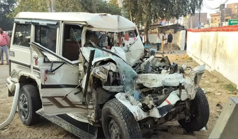 Painful road accident: Bus and Bolero collide, injured children cry holding the bodies in their lap, wedding guests were shocked to see the scene