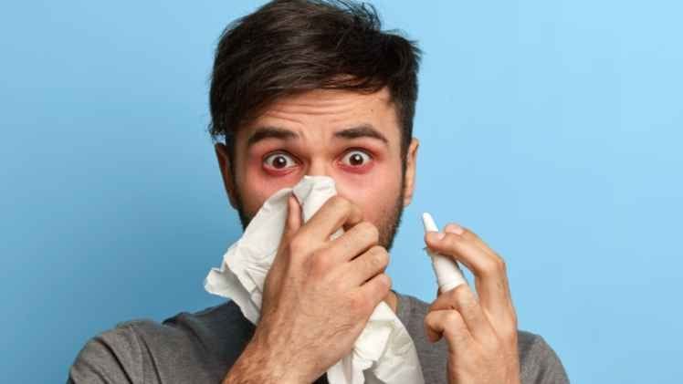 The person used to sneeze repeatedly and then showed it to the doctor, after 20 years a strange thing came out of his nose, the doctor is also surprised