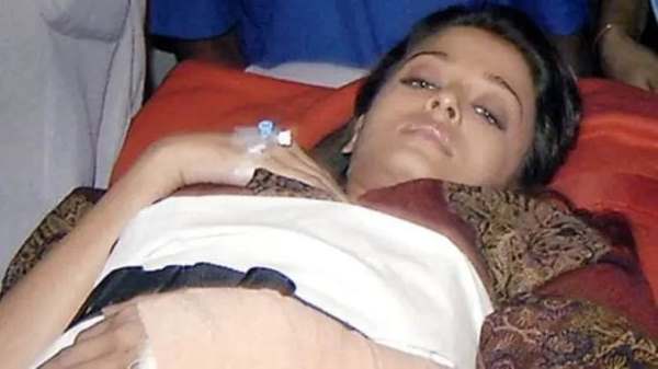 Aishwarya's 2002 Award Video Goes Viral: Injured Yet Winning