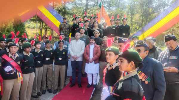 Emotional tribute paid to the martyrs on Vijay Diwas in Almora