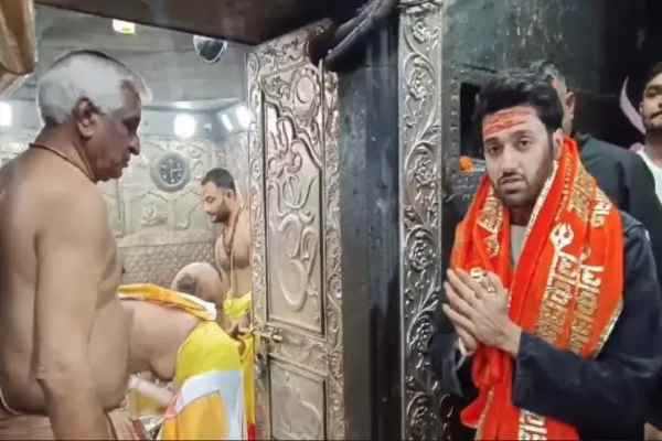 'Gadar 2' fame Utkarsh Sharma visited Mahakal in Ujjain, participated in Bhasma Aarti