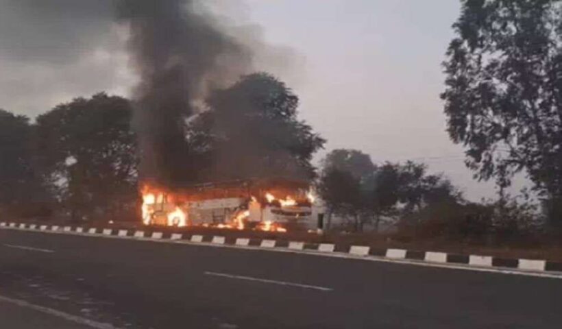 A huge fire broke out in a bus carrying pilgrims, 60 people were left screaming