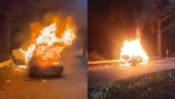 Suddenly a moving car caught fire, the car riders barely saved their lives