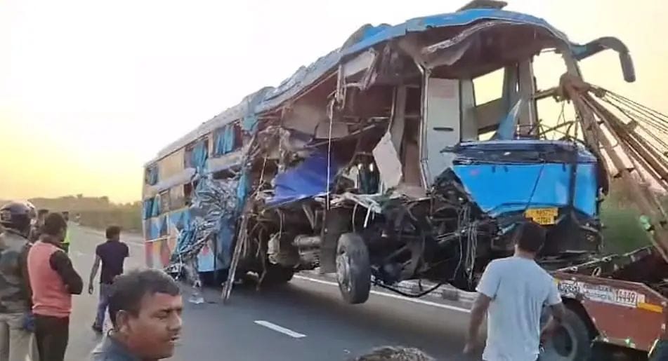 Horrible road accident: Loud explosion woke everyone up, screams and cries of help were heard, blood was everywhere, cries of help were heard