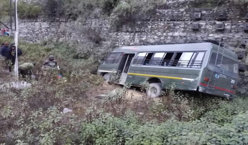 Road accident in Uttarakhand, army vehicle met with an accident, one soldier injured