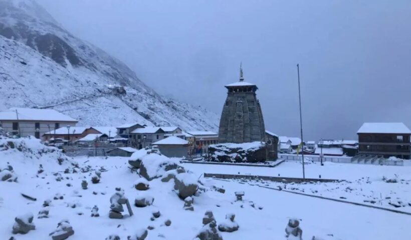 The first snowfall of the season happened in Uttarakhand from Dhanolti to Mussoorie, severe cold started