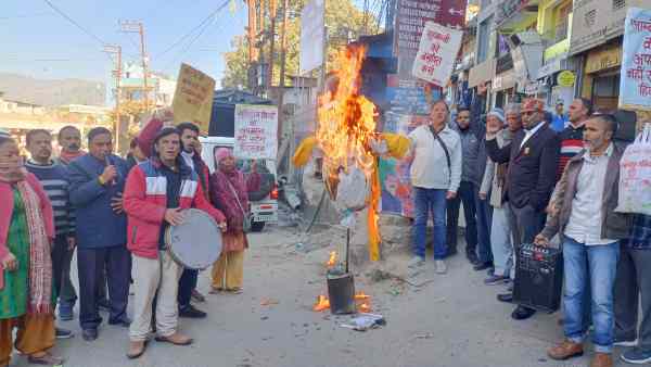 opposition-protests-in-almora-against-home-minister's-remark-on-dr-ambedkar