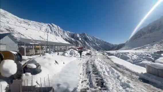 snowfall-wreaks-havoc-in-kedarnath-temperature-reaches-15-degrees-workers-forced-to-return