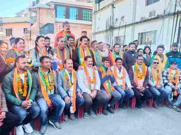 Before the municipal elections, there was a stir in Almora politics, many including Trilochan Joshi who had left Congress joined BJP