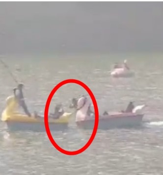 Nainital: Youths performing dangerous stunts in the lake cost them heavily, police took action,