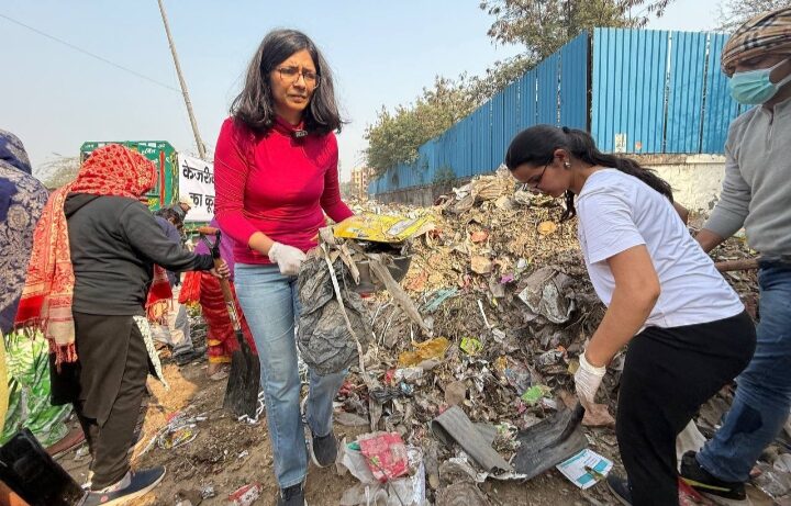 Chaos over Delhi's cleanliness: Swati Maliwal threw garbage outside Kejriwal's house