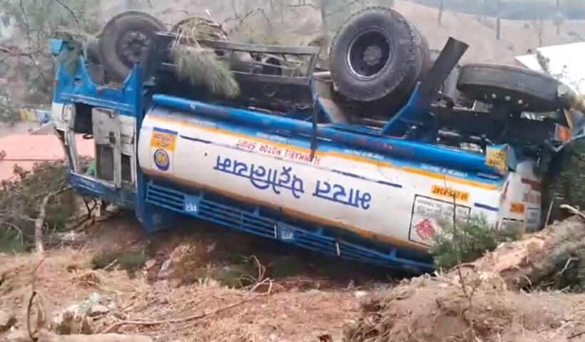 Petrol-diesel tanker crashes in Almora