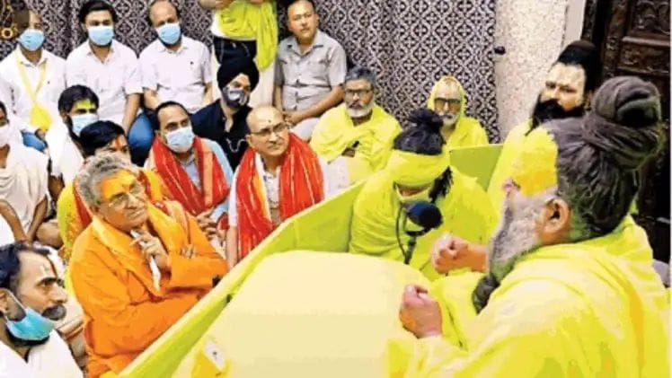 Women demonstrated to stop the night walk of Saint Premanand Vrindavan