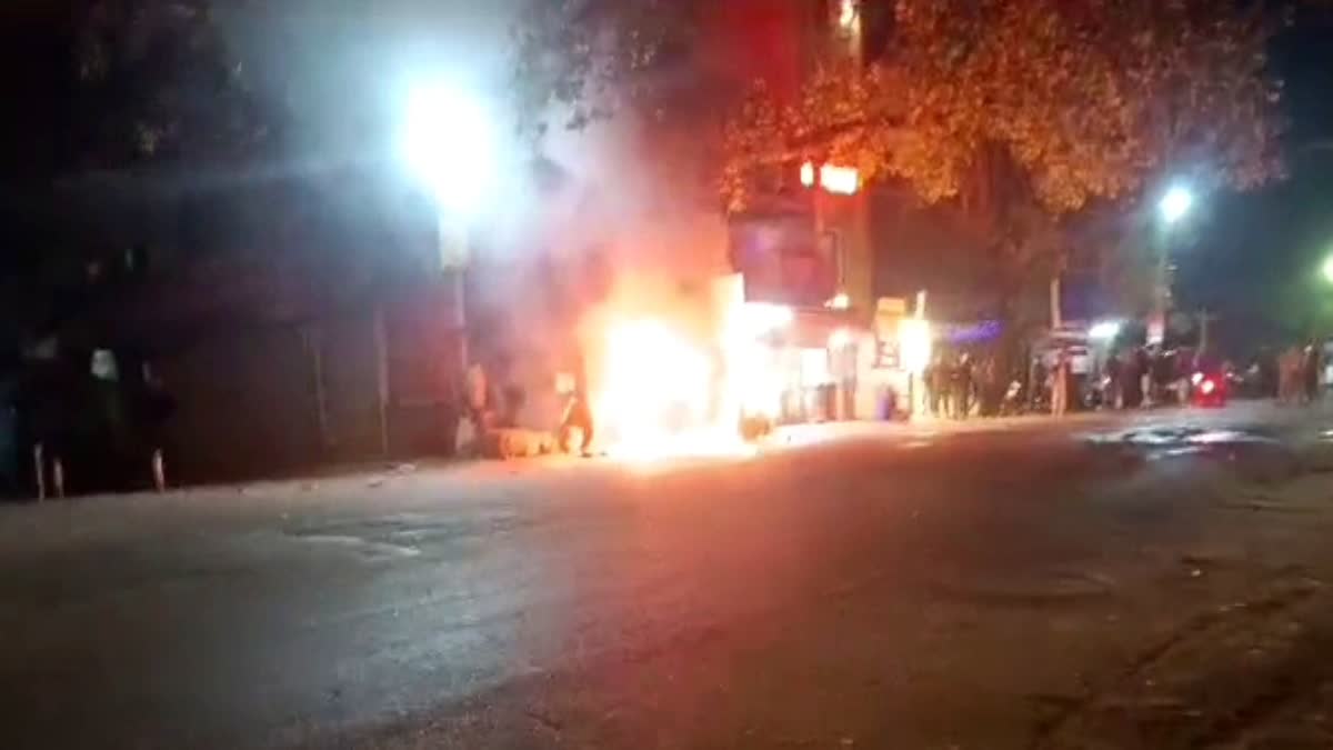 A car parked on the roadside in Rishikesh suddenly caught fire, short circuit suspected