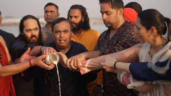 Ambani reached Maha Kumbh with his family, took a dip in Sangam