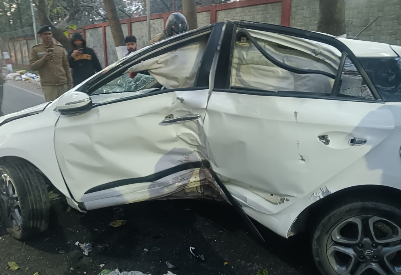 Speed ​​wreaks havoc again in Dehradun, uncontrolled car causes destruction