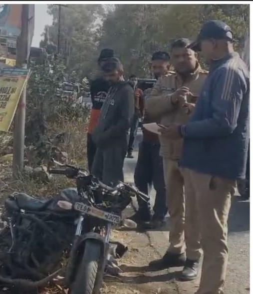 A tragic road accident occurred due to high speed in Haldwani, one injured