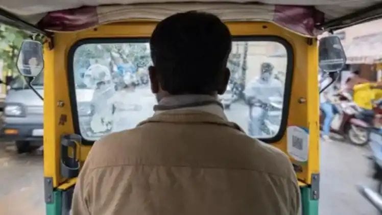 Auto driver slapped a woman constable, chaos broke out in the middle of the road in Patna