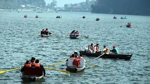 Tourists flock to Nainital on Holi, tourism business booms